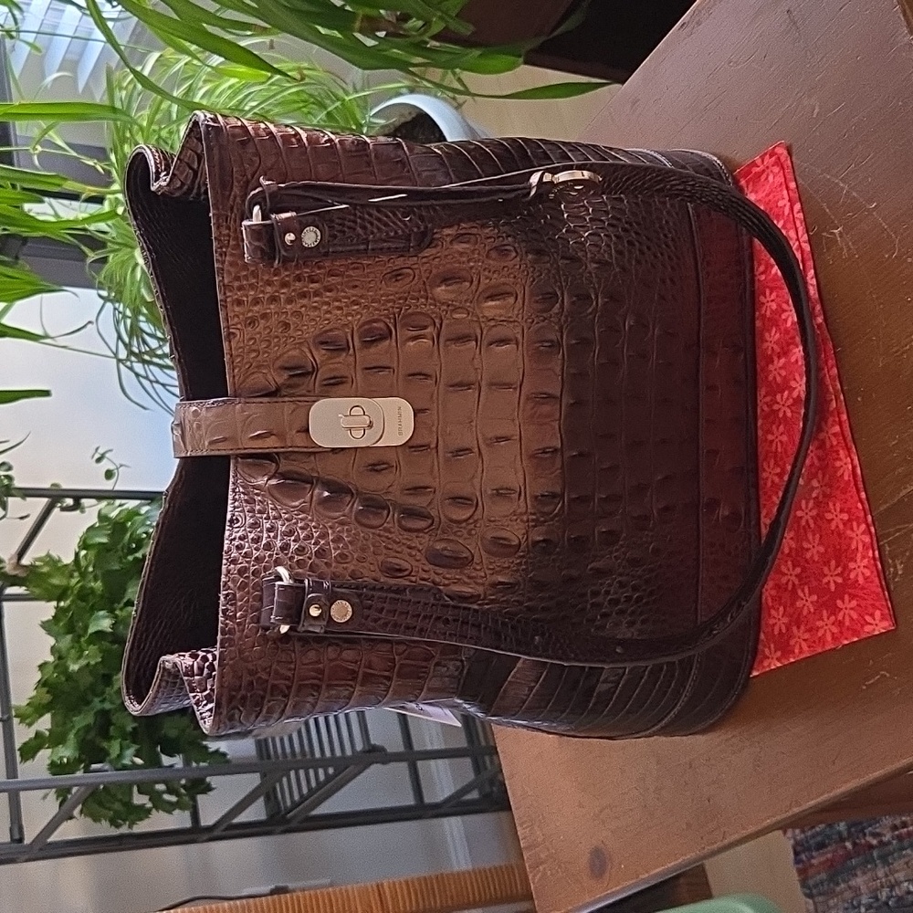 NWT BRAHMIN FIORA SHOULDER BAG IN GANACHE OMBRE MELBOURNE.